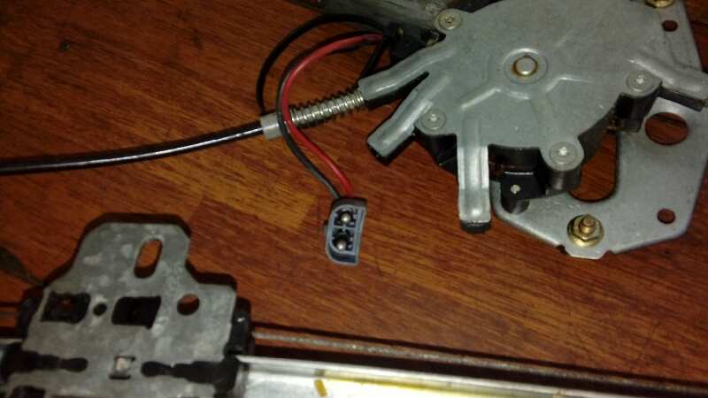 ELEVALUNAS TRASERO IZQUIERDO