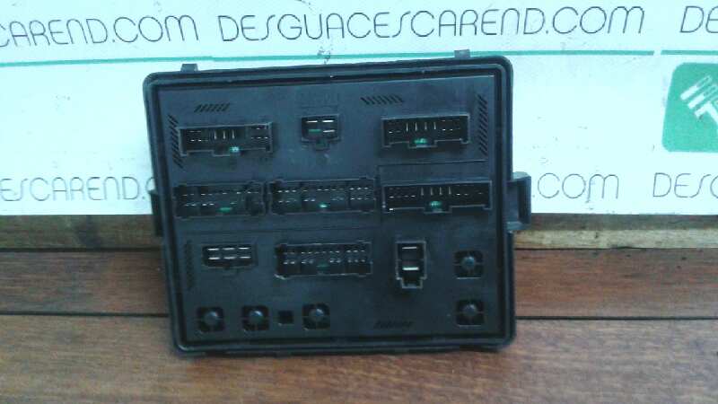 CAJA RELES / FUSIBLES