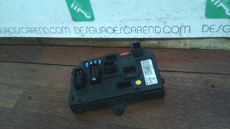 CAJA RELES / FUSIBLES