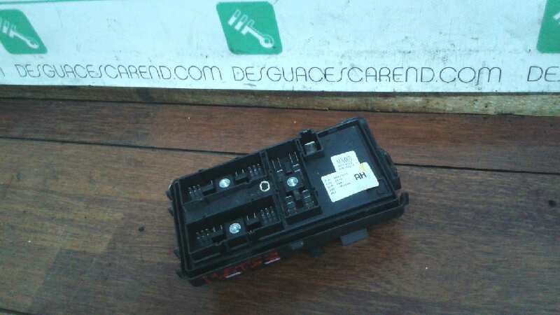 CAJA RELES / FUSIBLES