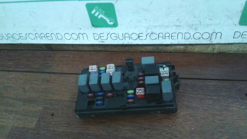 CAJA RELES / FUSIBLES