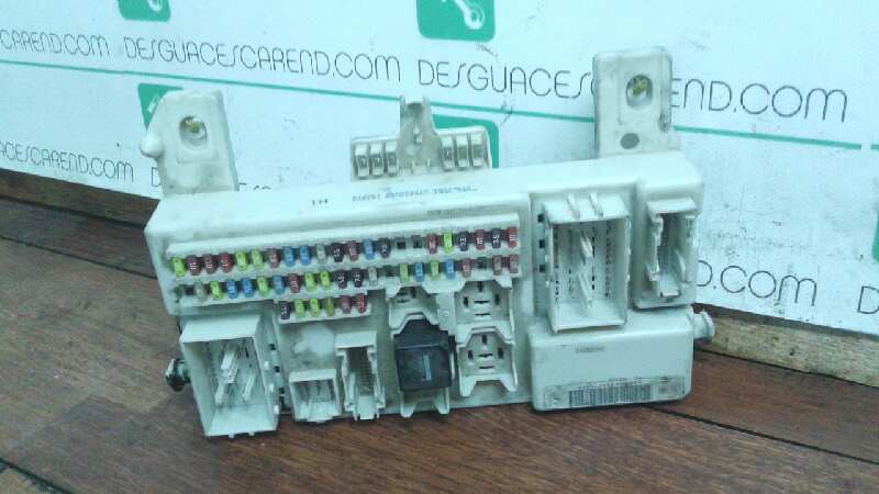 CAJA RELES / FUSIBLES