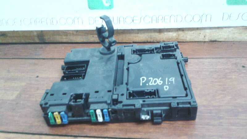 CAJA RELES / FUSIBLES