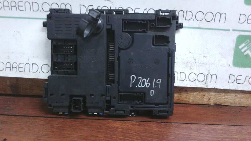 CAJA RELES / FUSIBLES