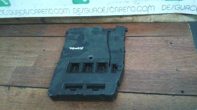 CAJA RELES / FUSIBLES