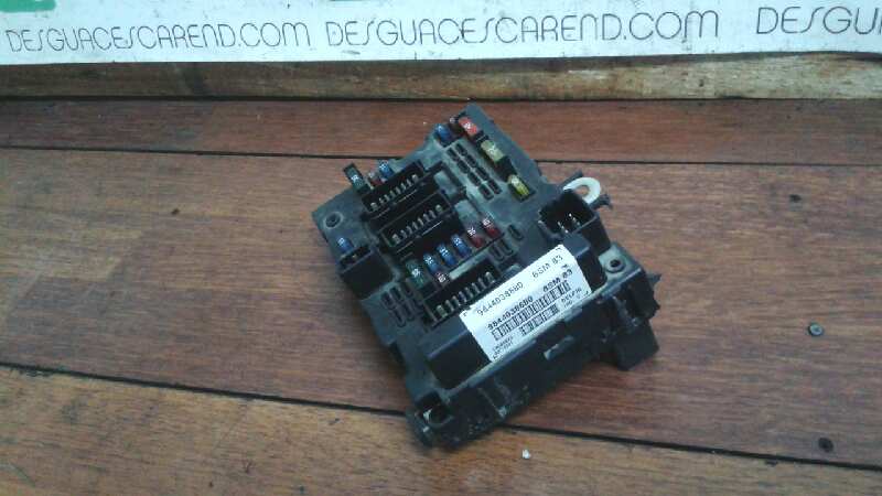 CAJA RELES / FUSIBLES