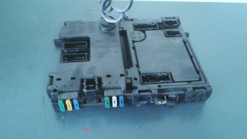 CAJA RELES / FUSIBLES