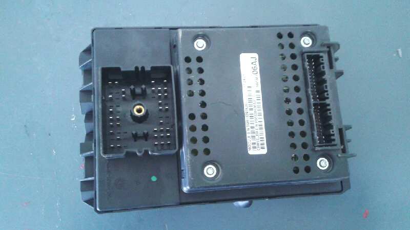 CAJA RELES / FUSIBLES