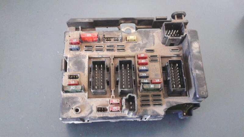 CAJA RELES / FUSIBLES