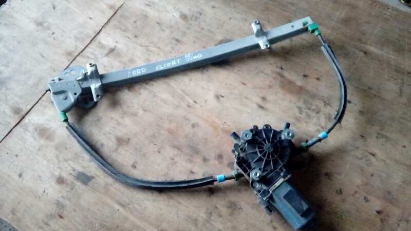 ELEVALUNAS DELANTERO DERECHO