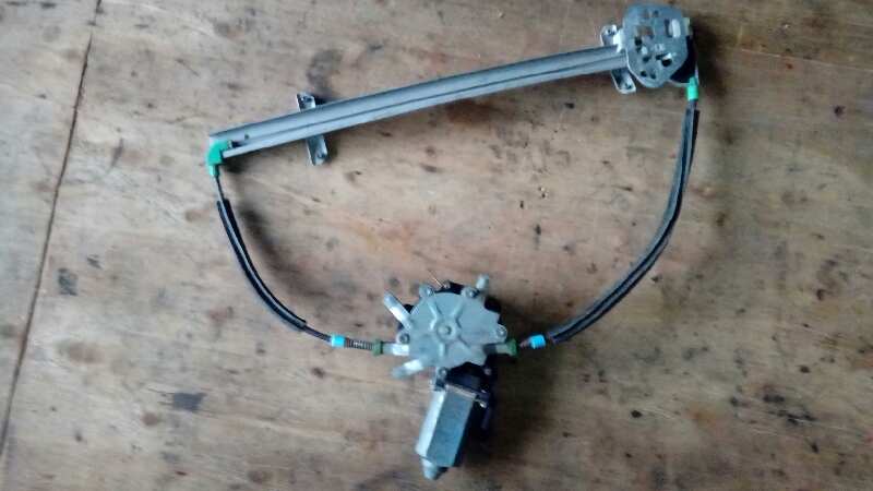 ELEVALUNAS DELANTERO DERECHO