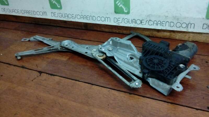 ELEVALUNAS DELANTERO DERECHO