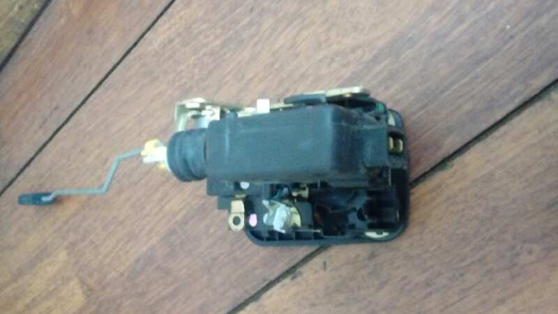 CERRADURA PUERTA DELANTERA IZQUIERDA 