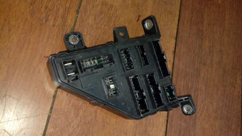 CAJA RELES / FUSIBLES