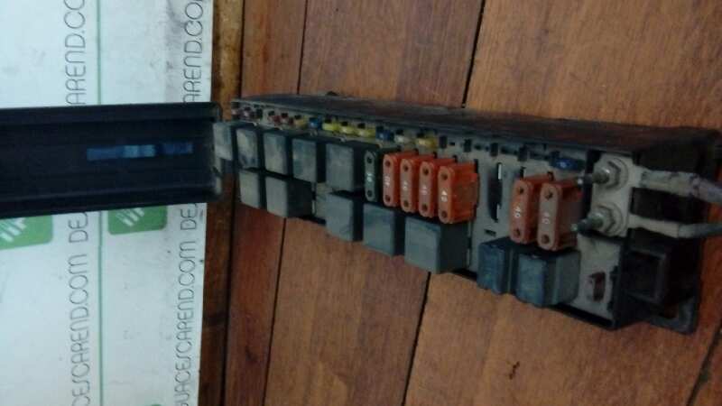 CAJA RELES / FUSIBLES