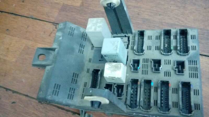 CAJA RELES / FUSIBLES