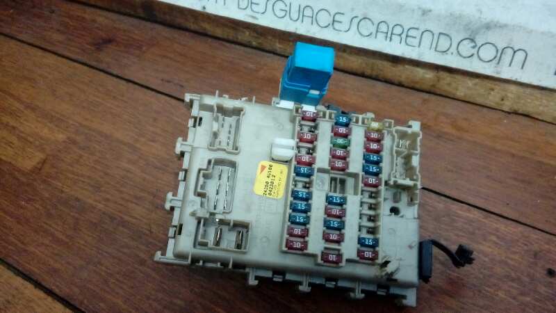 CAJA RELES / FUSIBLES