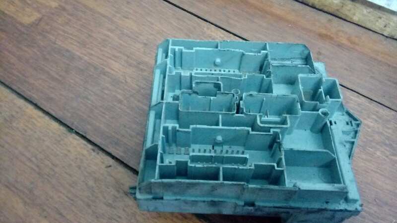 CAJA RELES / FUSIBLES