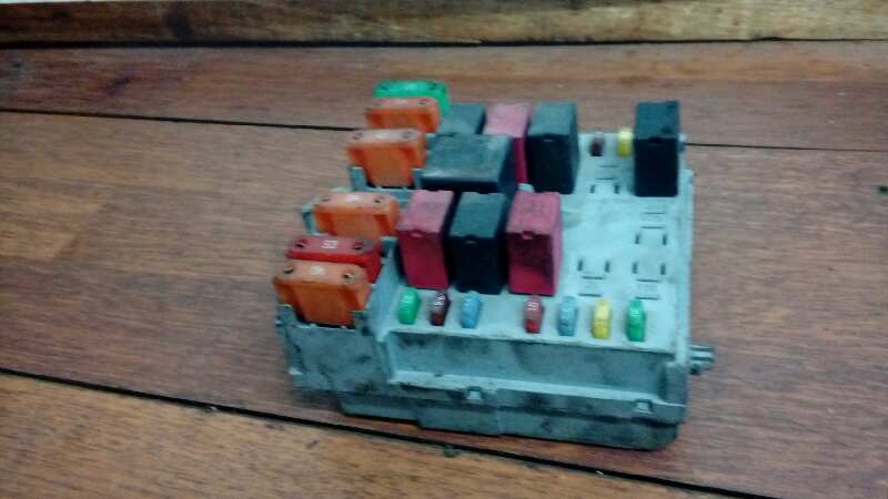 CAJA RELES / FUSIBLES