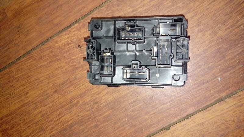 CAJA RELES / FUSIBLES