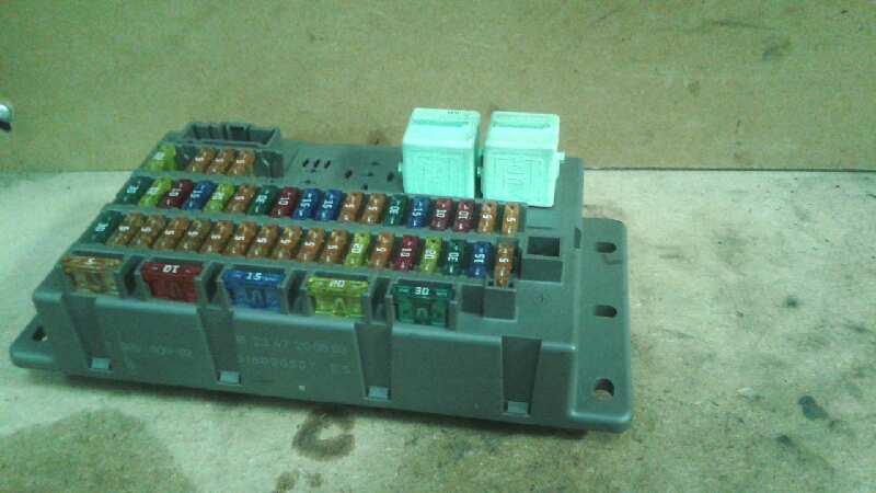 CAJA RELES / FUSIBLES