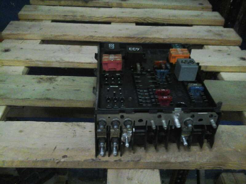 CAJA RELES / FUSIBLES