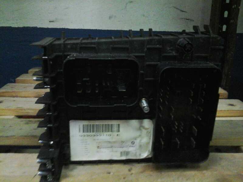 CAJA RELES / FUSIBLES