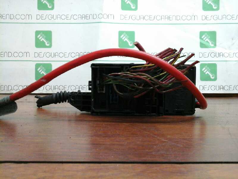 CAJA RELES / FUSIBLES