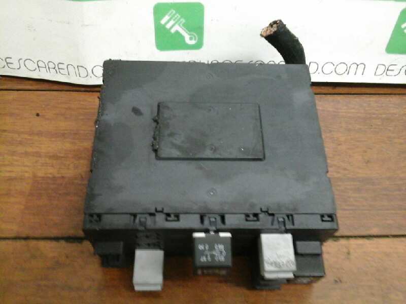 CAJA RELES / FUSIBLES