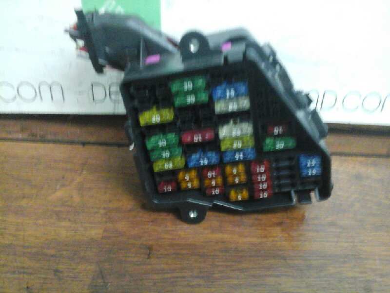 CAJA RELES / FUSIBLES