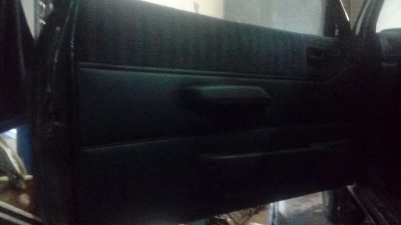 GUARNECIDO PUERTA DELANTERA DERECHA