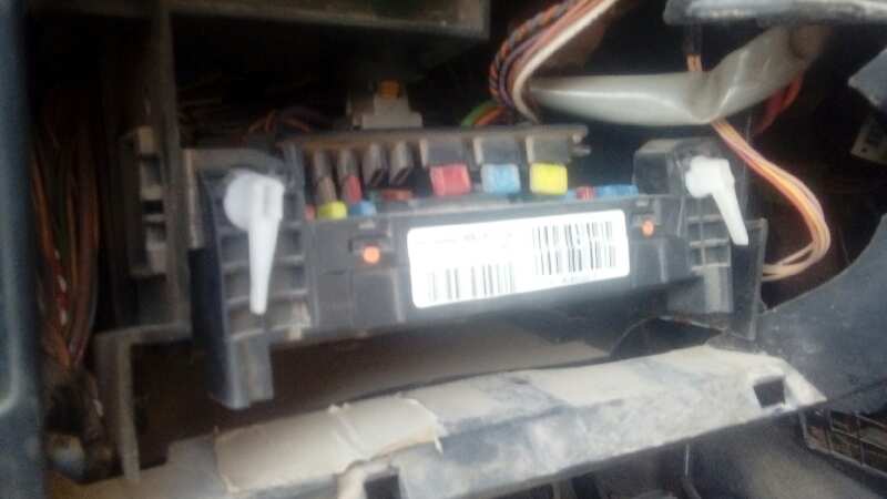 CAJA RELES / FUSIBLES