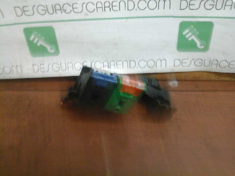 CAJA RELES / FUSIBLES