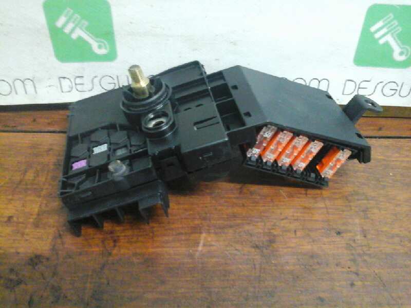 CAJA RELES / FUSIBLES