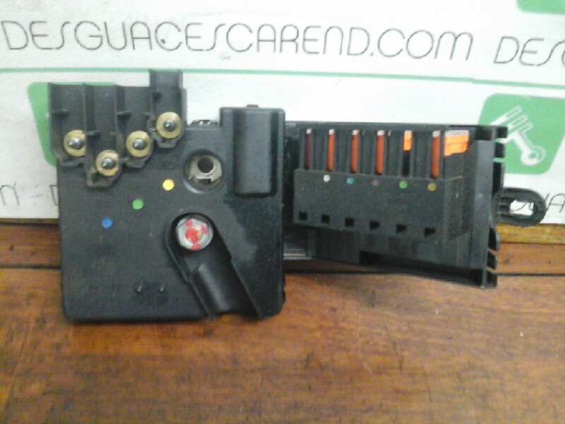 CAJA RELES / FUSIBLES