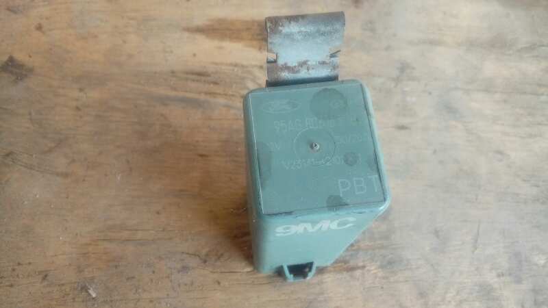 CAJA RELES / FUSIBLES