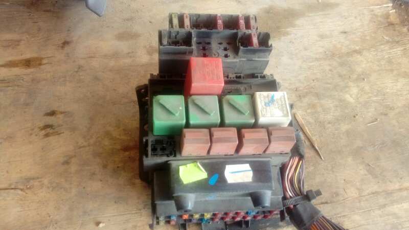 CAJA RELES / FUSIBLES