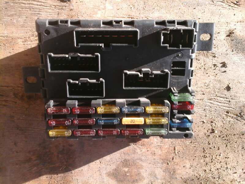 CAJA RELES / FUSIBLES