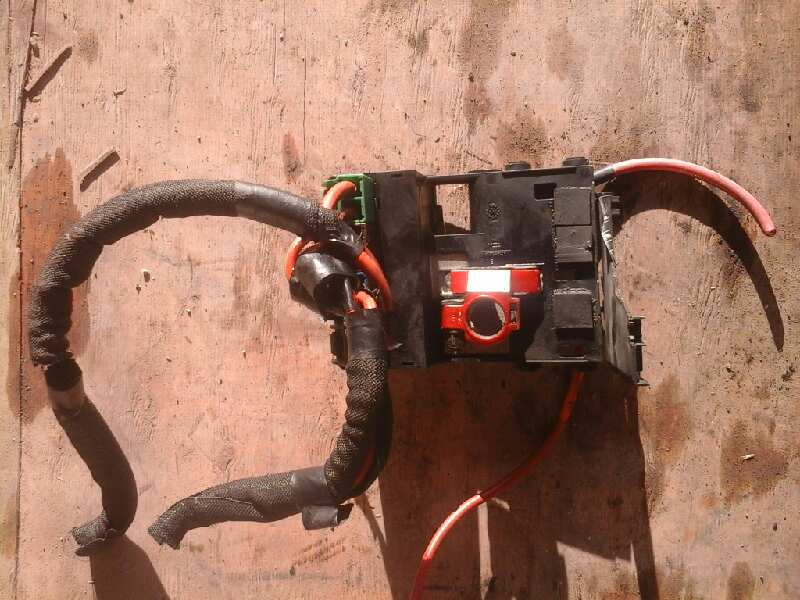 CAJA RELES / FUSIBLES