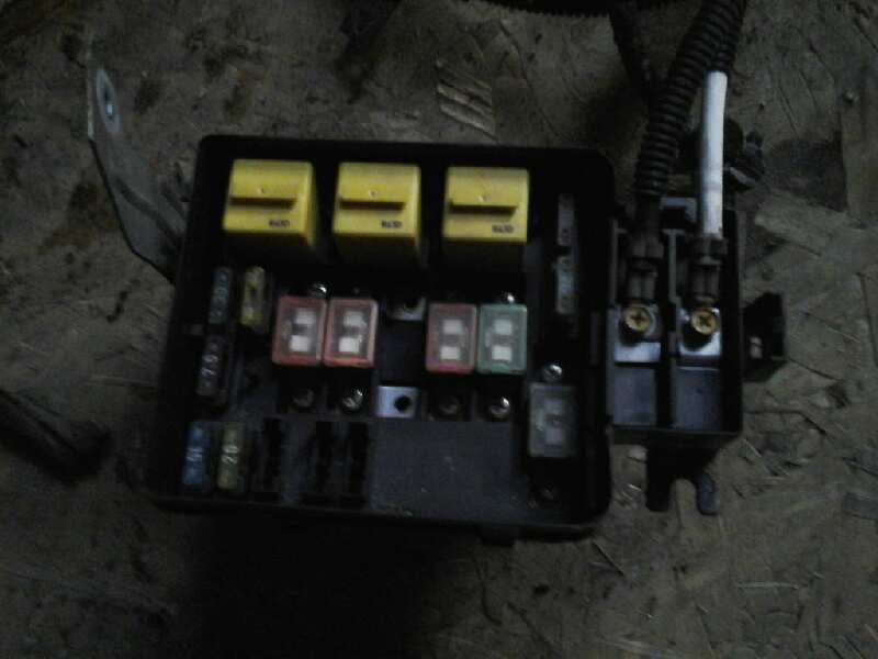 CAJA RELES / FUSIBLES