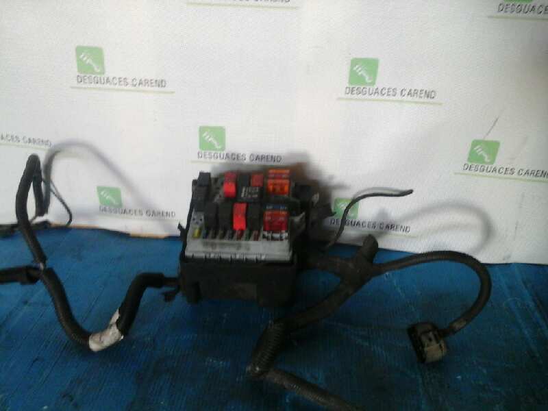 CAJA RELES / FUSIBLES