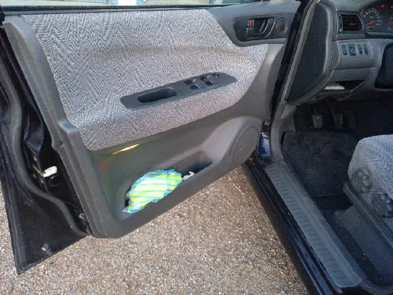 GUARNECIDO PUERTA DELANTERA IZQUIERDA