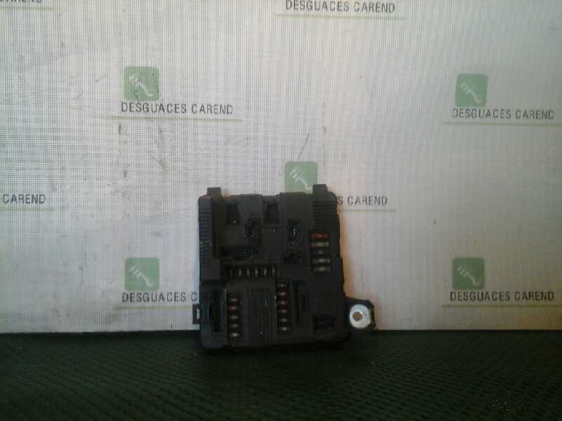 CAJA RELES / FUSIBLES