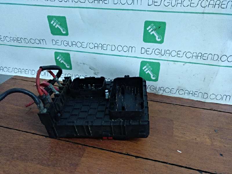 CAJA RELES / FUSIBLES