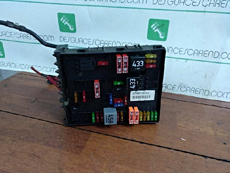 CAJA RELES / FUSIBLES