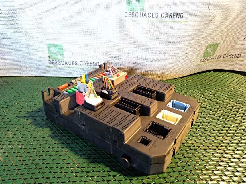 CAJA RELES / FUSIBLES