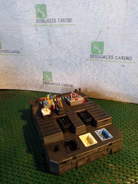 CAJA RELES / FUSIBLES