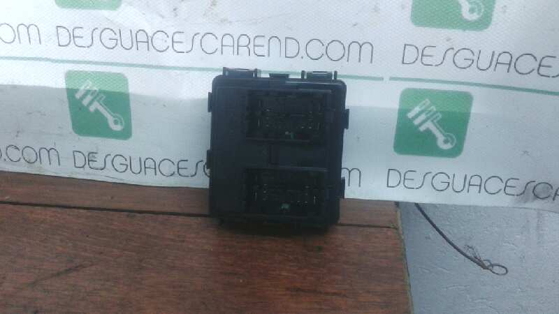 CAJA RELES / FUSIBLES