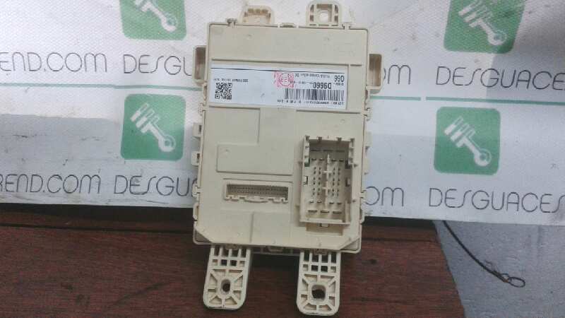 CAJA RELES / FUSIBLES