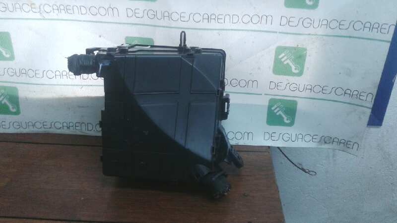 CAJA RELES / FUSIBLES